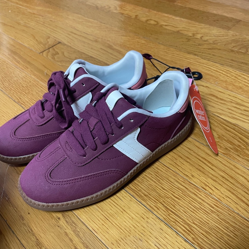 Adorable‎ Plum Sneakers with White Accents casual size 2 NWT - Picture 3 of 8